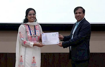 Best Oral Presentation Award for Ahmedabad University Student's CO2 Conversion Research