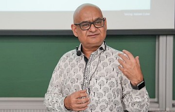 Synthesising South Asians in Discostan